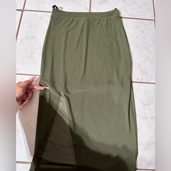 Olive MIDI Skirt with Mesh Overlay Skirt - Picture 4 of 5